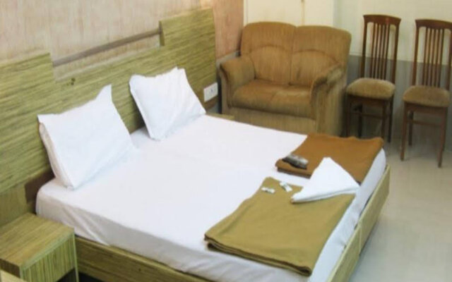 Hotel Regal Residency in Mumbai, India from 83$, photos, reviews - zenhotels.com guestroom