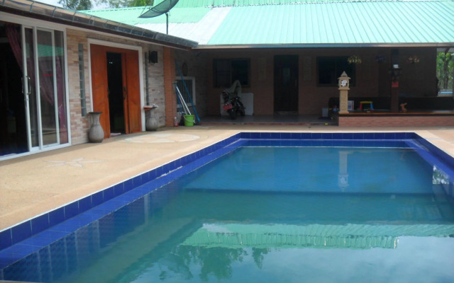Maneerat Resort
