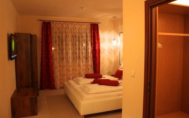 Al Faro Lodge