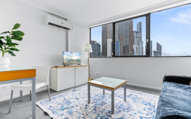 Bright Inner-city Stay Near Roma Street