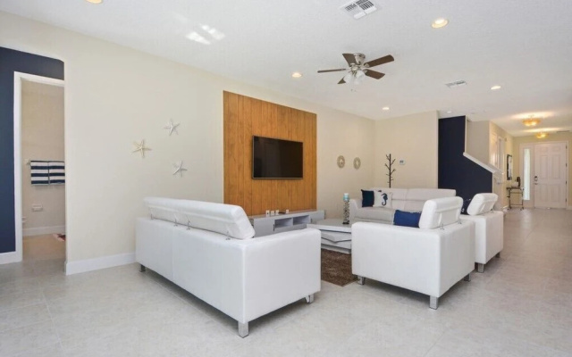 10 Bed New With Pool/spa With Lake View! 10 Bedroom Condo