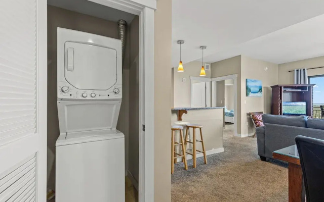Across From The Beach! Near Pier Park & Dining! Sleeps 6! 2 BR / 2 BA!