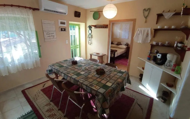 Kalderimi 'Olive Green' Traditional House