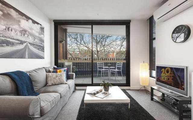 2 bed Apartment in Trendy Collingwood