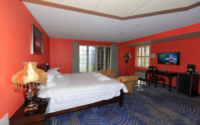 Fullerton Manor Inn