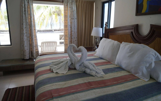 Chichis and Charlies Beachfront