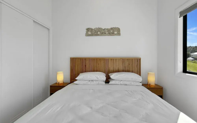Chic 4-bed Beach House With Sea Views