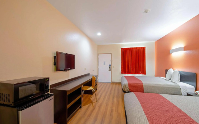Motel 6 Rhome, TX
