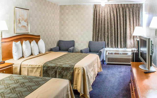 Econo Lodge & Suites