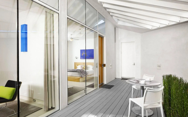 Frame Hotel - Treehouse