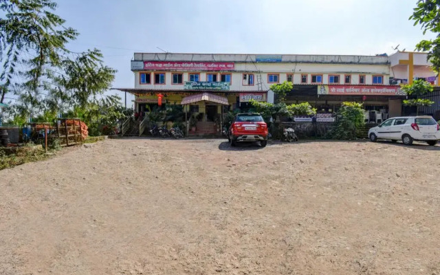 Shraddha Lodging by OYO Rooms