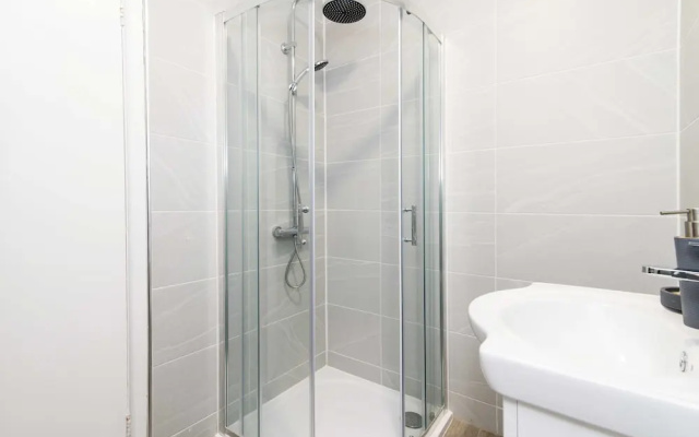 Michaelmas, Coventry - 2 Bed House Apartment