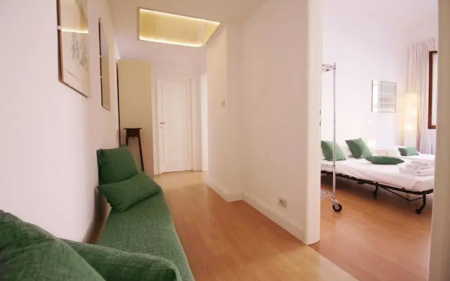 Spacious Apt Steps away from the Vatican