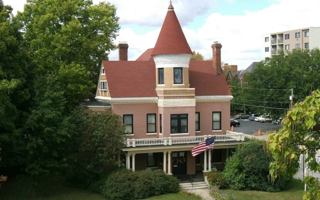 Victorian Inn Bed and Breakfast