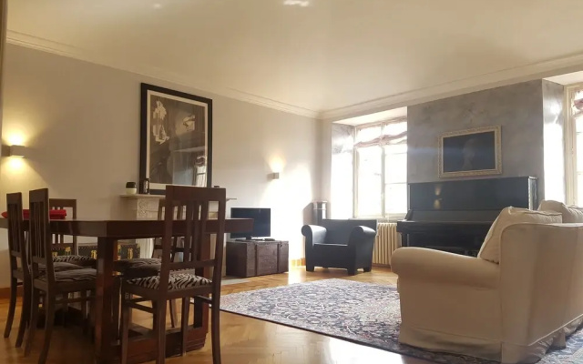 Casa Moore