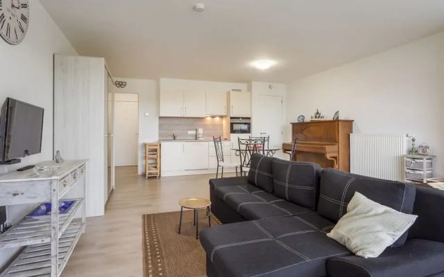 Spacious Studio With Storage Room