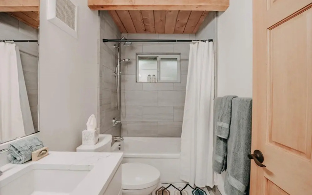 Mt. Baker Lodging Cabin 48 (Sleeps 5)
