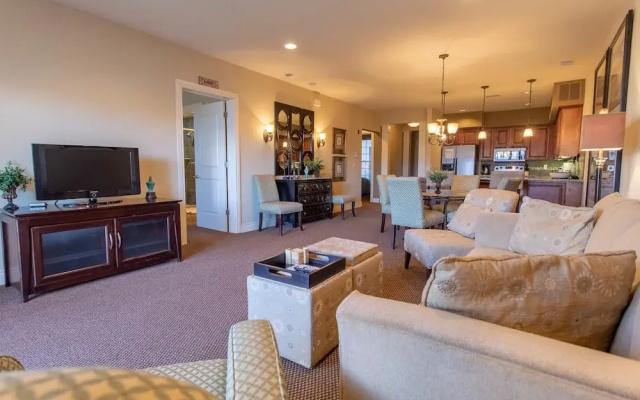 Great Gatsby 2 Bedrooms 2 Bathrooms Condo