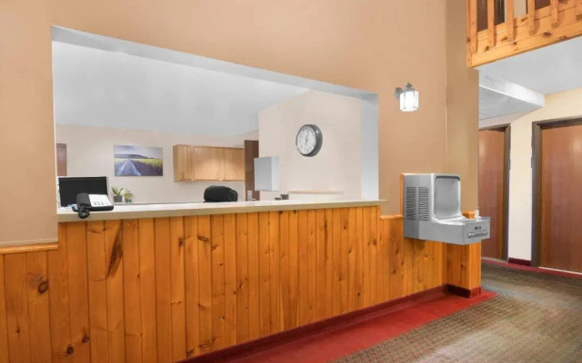 Northwoods Inn & Suites