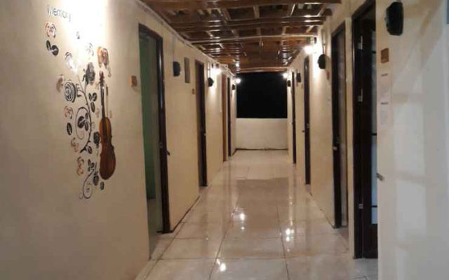 Hotel Studio Yobel (Menerima Tamu Umum & Pasangan Suami Istri)