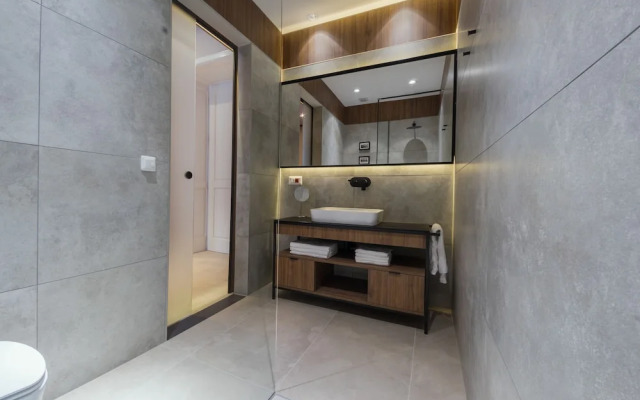 Dezman Luxury Center