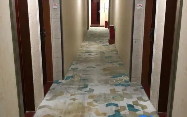 Yufuheng Business Hotel (Shenzhen Longhua Bus Station)