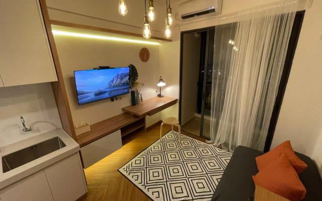Skystory.inn warm and cozy studio @Skyhouse BSD