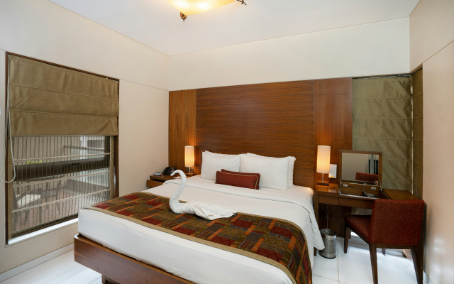 Oakwood Residence Naylor Road Pune
