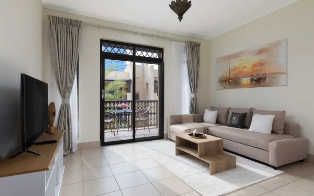 Maison Privee - Stylish & Spacious Apartment in Downtown Dubai