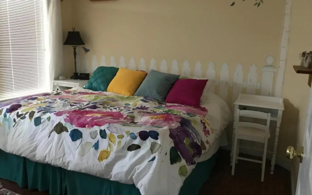 Golden Pathways Retreat and B&B