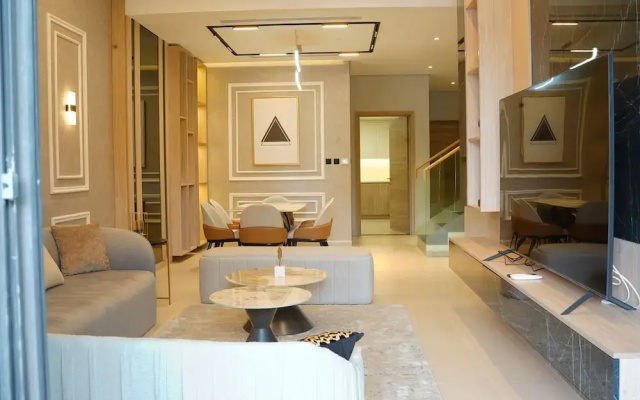 Stylish 1 BR for rent G005