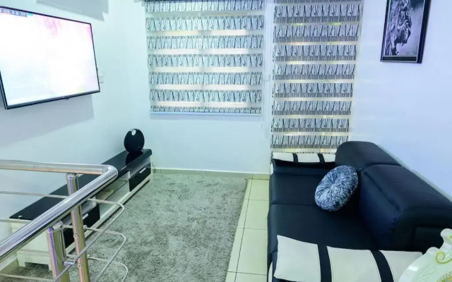 Luxury 4 Bedrooms Apartment 24Hrs Elect/WIFI/Security