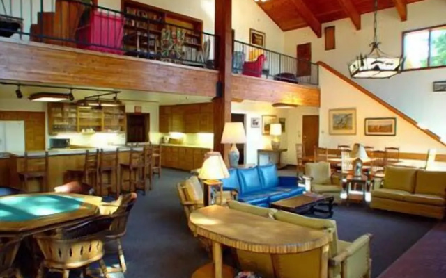 Pahaska Tepee Resort