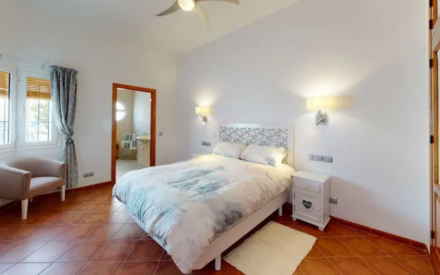 5 Bedroom-privatepool-balcony-sea View-nerja
