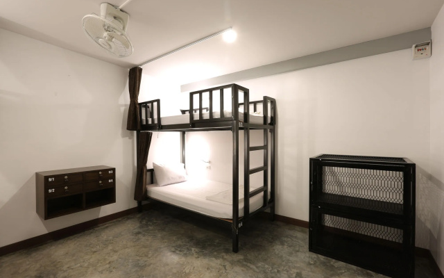 Balcony Party Hostel Beachfront - Adults Only