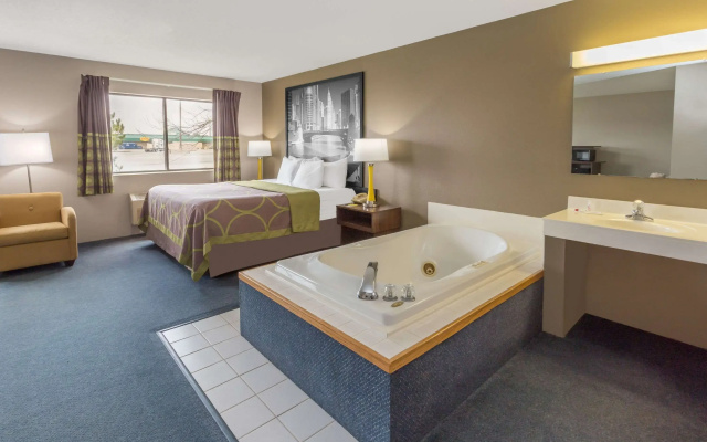 Super 8 by Wyndham Hebron Lowell Area