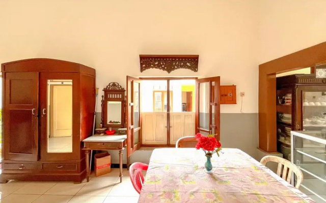 RedDoorz at Penginapan Garuda Batu