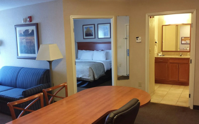 Candlewood Suites Kansas City Speedway by IHG