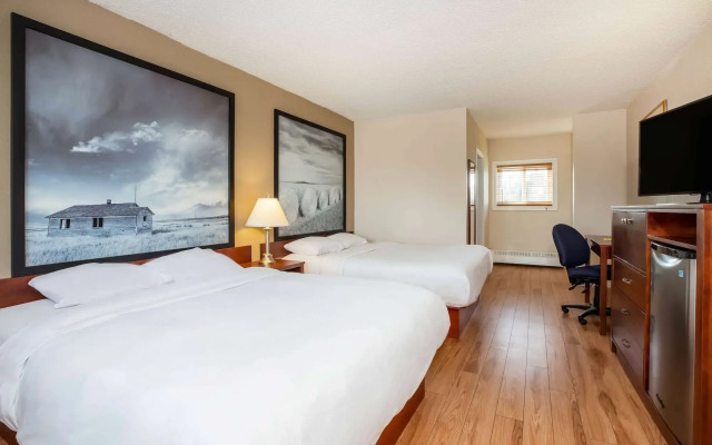 Super 8 by Wyndham Smoky Lake