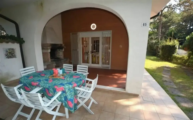 Lovely Villa Surrounded by Greenery in Lignano Riviera