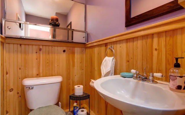 Ontario Park City bungalow