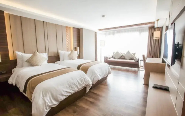 Wealth Lodge Asoke by Favstay