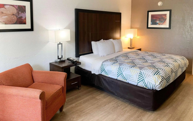 Motel 6 Opelika, AL