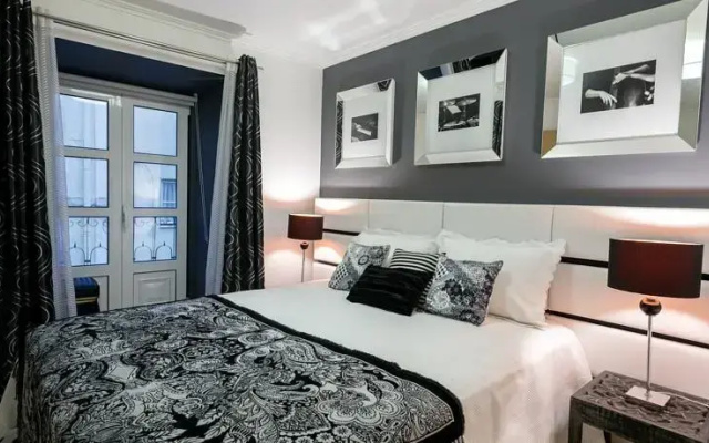 Beautiful&Charming Poets House