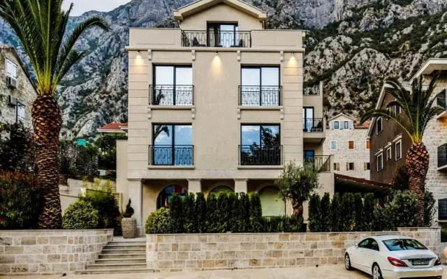 Adiya Signature Hotel