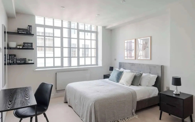 The Eyre Suite Three - Farringdon - by Frankie