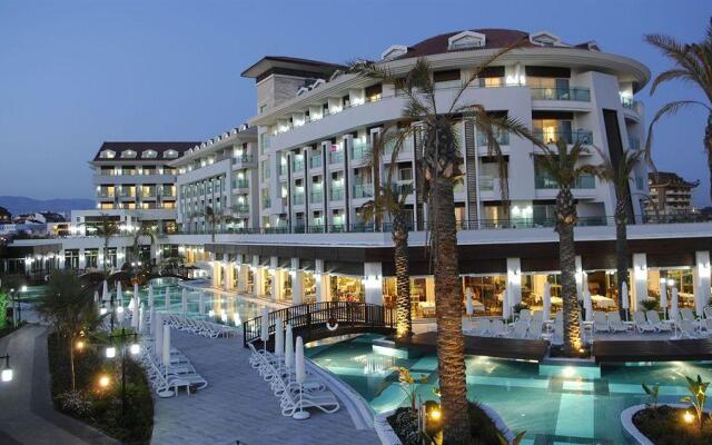 Sunis Evren Beach Resort Hotel & Spa вид на фасад