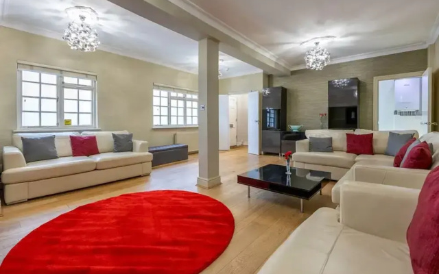 Host Stay Sillwood Seafront