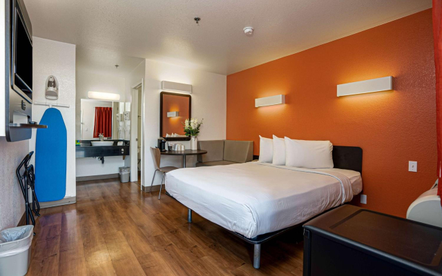 Motel 6 Temecula, CA - Historic Old Town