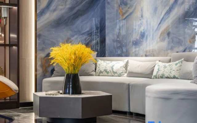 Meet the Vino Hotel (Pedestrian Street City Plaza)